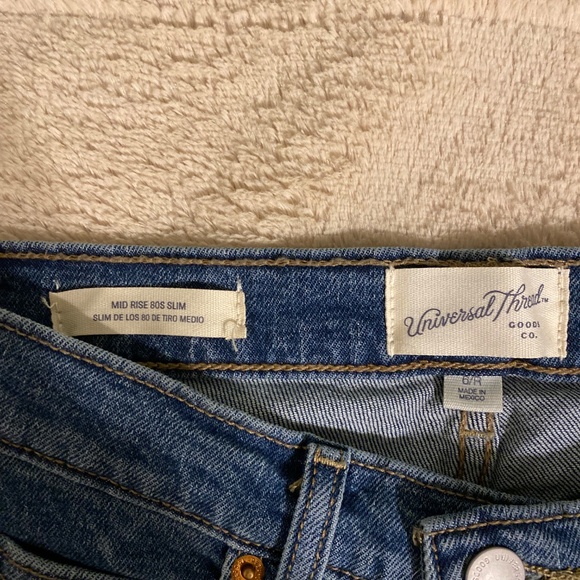 Universal Thread Women's Mid-Rise 80's Slim Fit Jeans - Picture 7 of 9